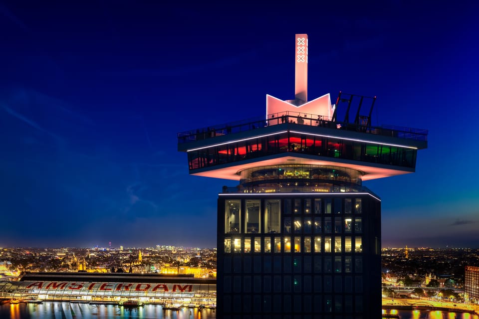 A'dam Lookout at night