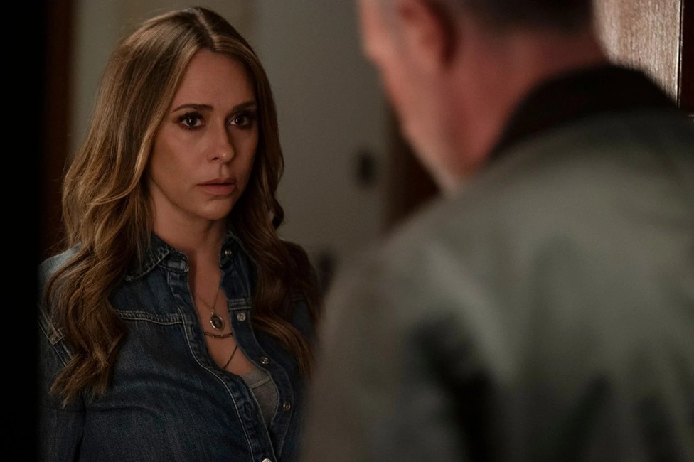 Jennifer Love Hewitt and Freddie Prinze Jr. in "I Know What You Did Last Summer"