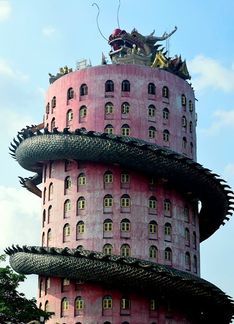 Wat Sam Phran from outside 